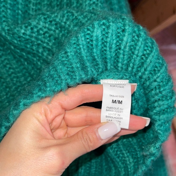 SUZY Cozy Green Sweater - Picture 3 of 3